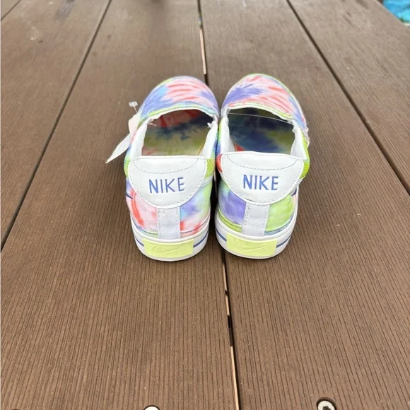Nike Womens Tie-Dye Slip-On Shoes - Picture 3 of 6